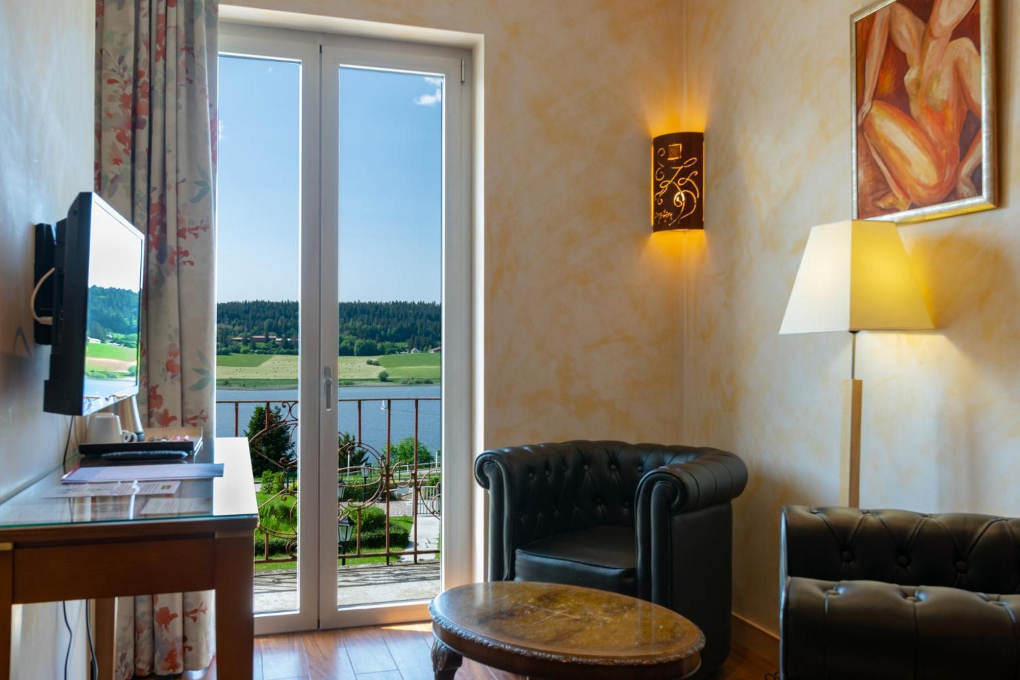 Hotel-Restaurant Le Lac Malbuisson Eksteriør bilde